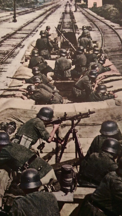 world war 2 army with guns glock 26 vs 43
